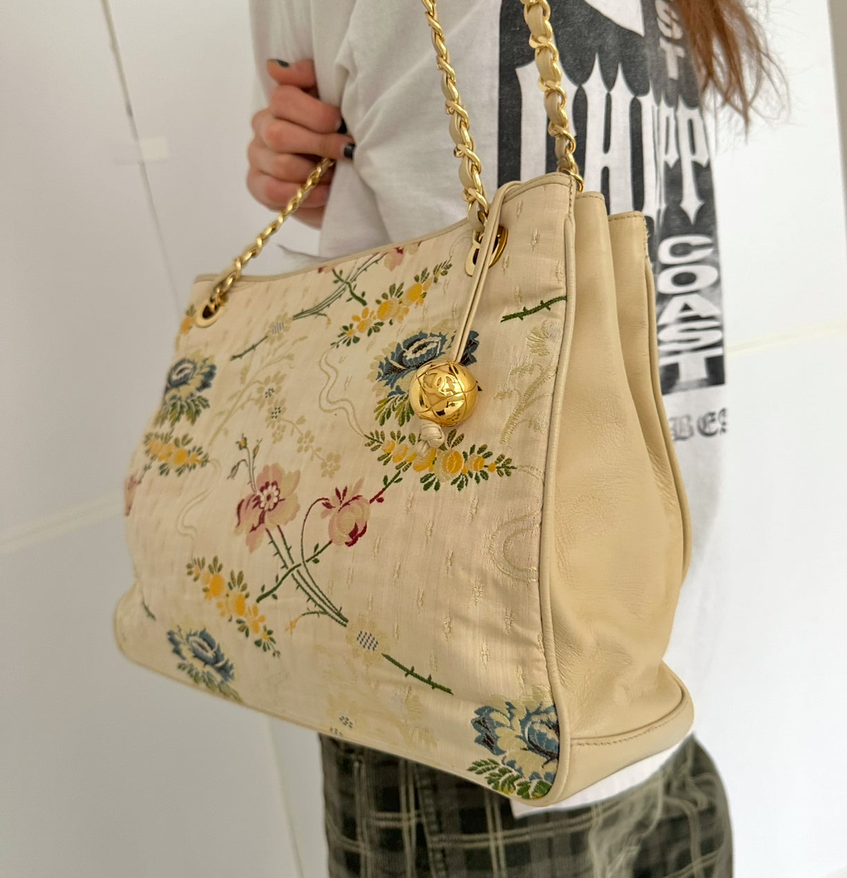 Chanel Beige Floral Embroidered Logo Shoulder Bag – Treasures of NYC