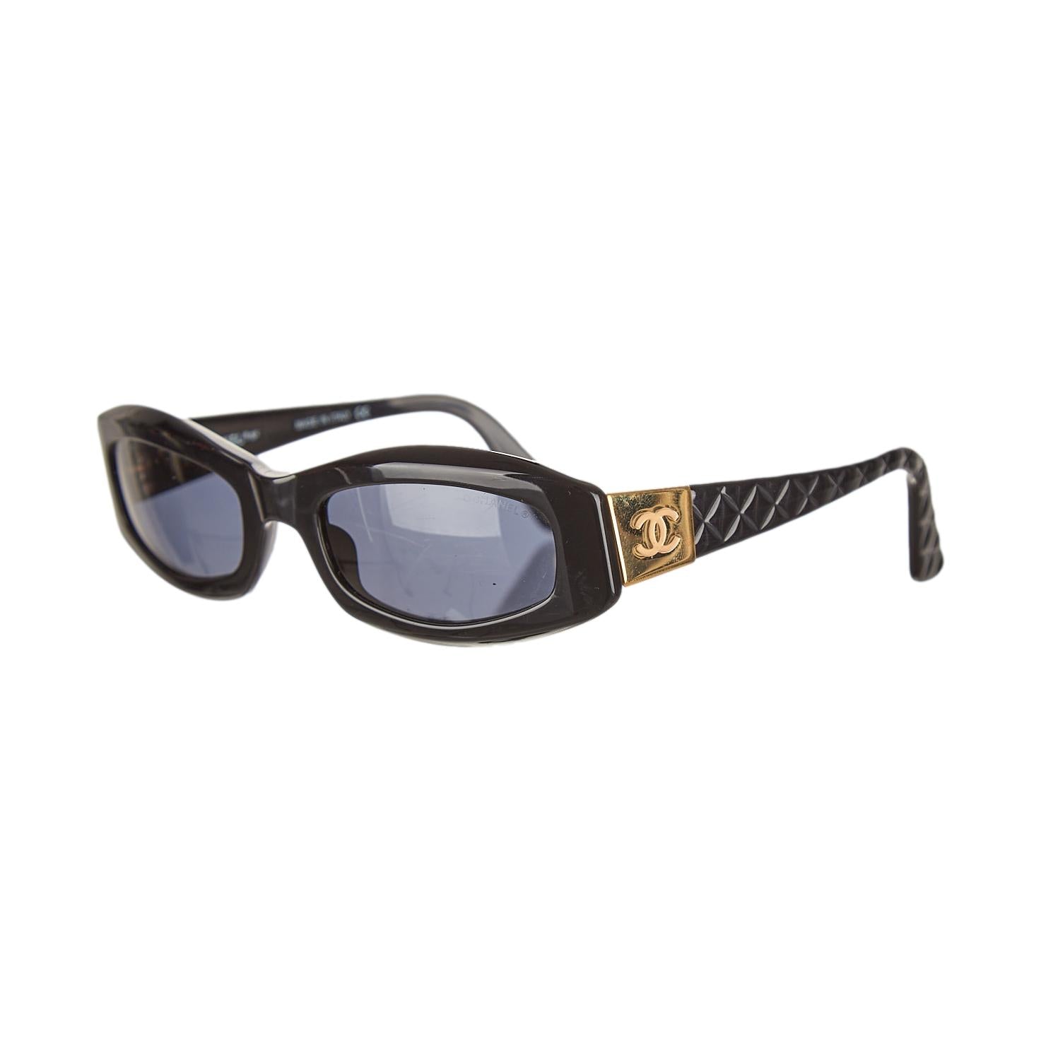 Chanel black quilted logo sunglasses w/ gold-toned logo & quilted detailing! Chanel Acetate Quilted Sunglasses 01450 Black 1882361  main image 4