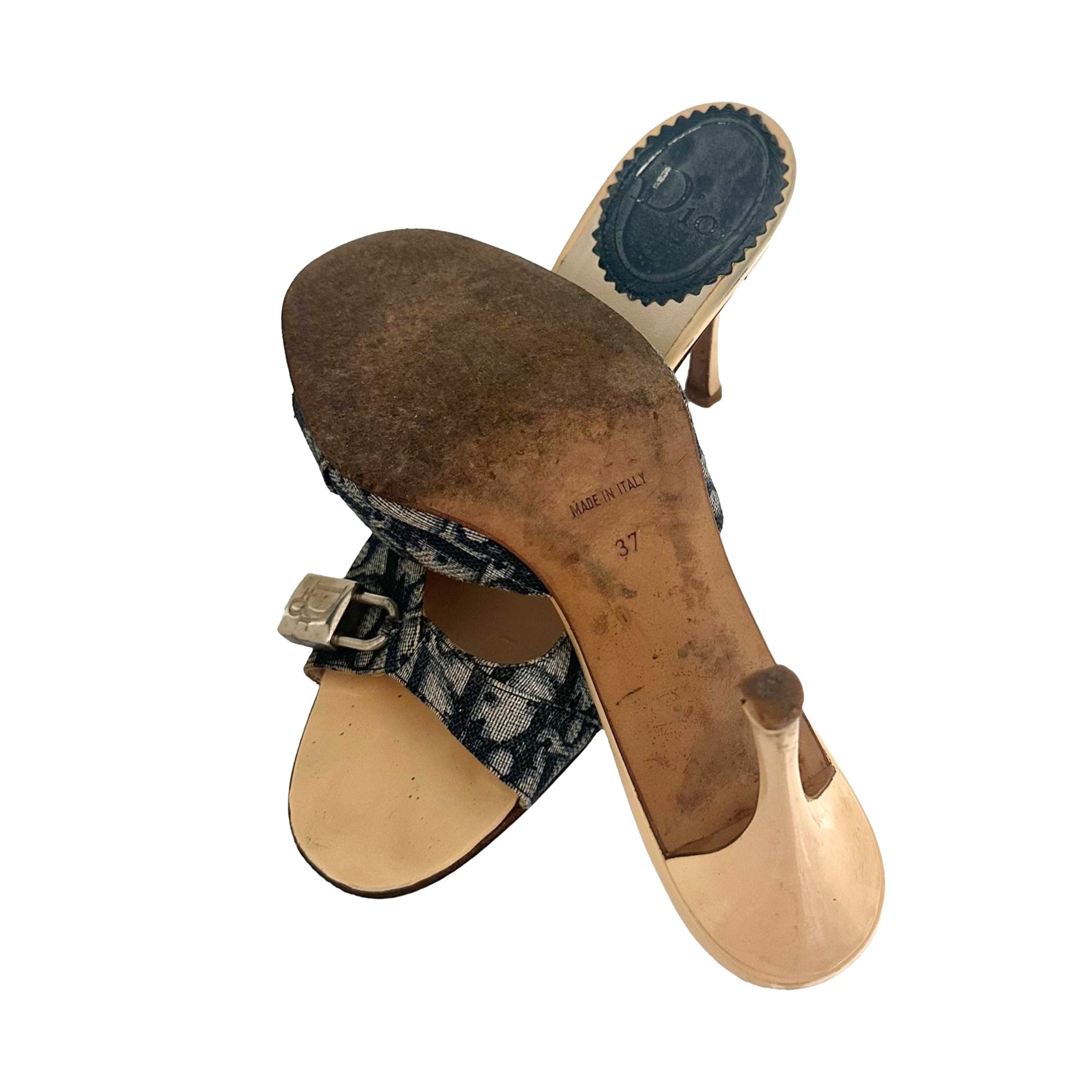 Dior Blue Logo Lock + Key Heels – Treasures of NYC