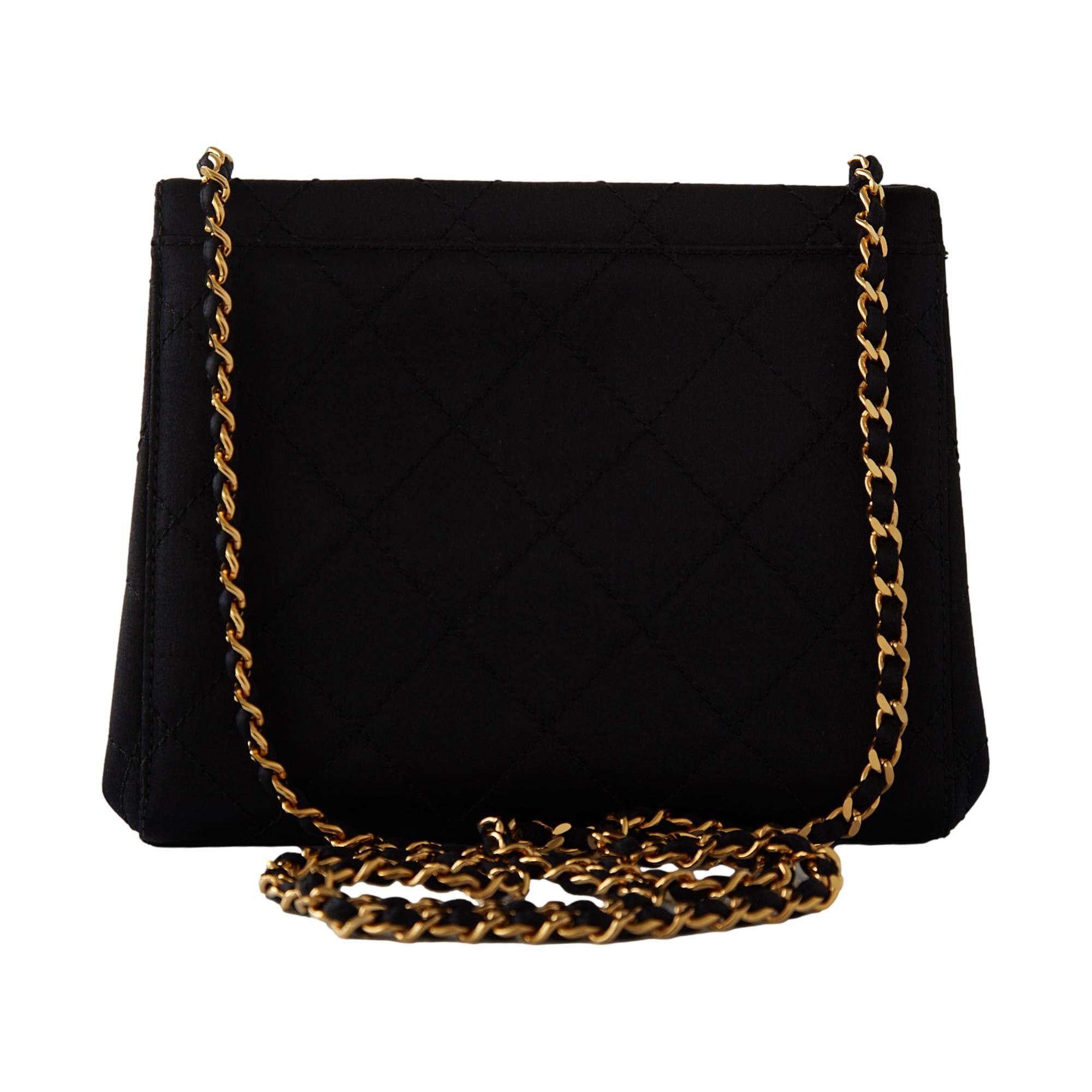 Classic Quilted Black Flap Bag with Gold Chain. Women Fashion Clutch. Small  Leather Elegant Purse Stock Vector - Illustration of golden, black:  228112595