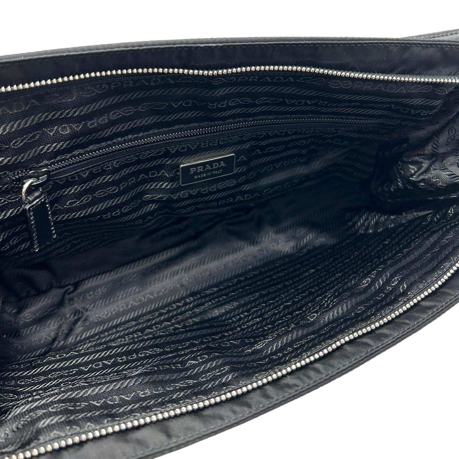 Vintage Prada Black Nylon Kiss Lock Shoulder Bag – Treasures of NYC