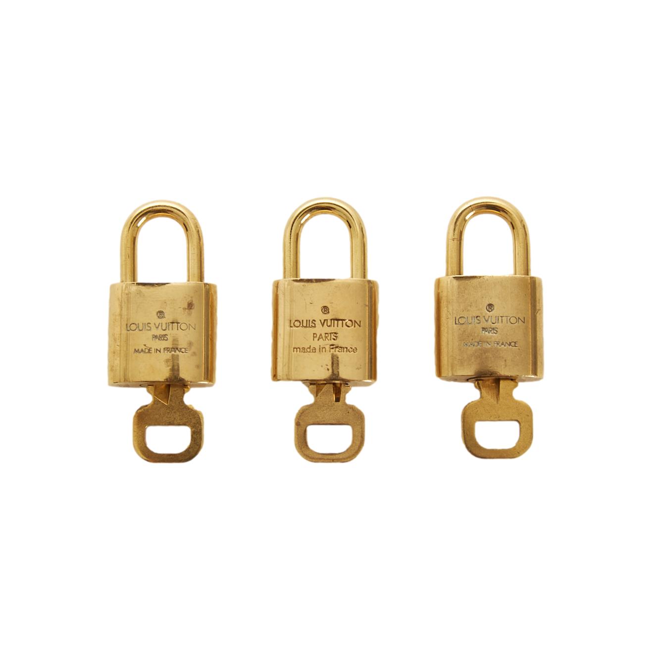 #303 LOUIS VUITTON LV Lock & Key set Padlock Gold-Tone Vintage #CF991 O