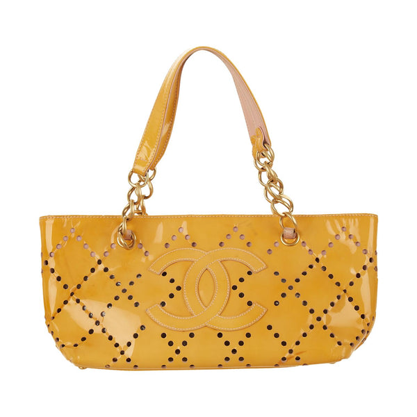 Chanel Peach Perforated Logo Shoulder Bag – Treasures of NYC
