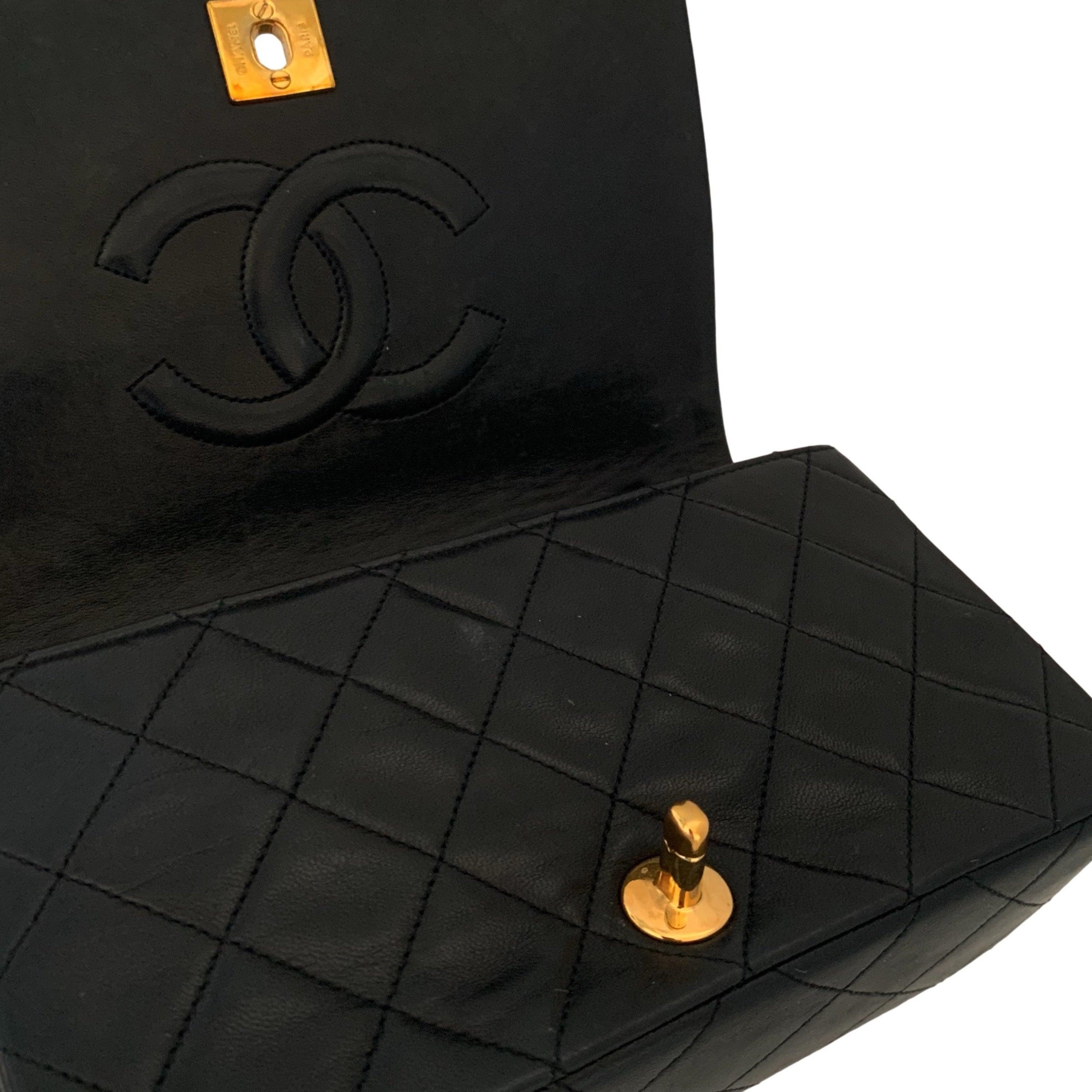 Vintage Chanel Black Horizontal Stitch Flap Bag – Treasures of NYC