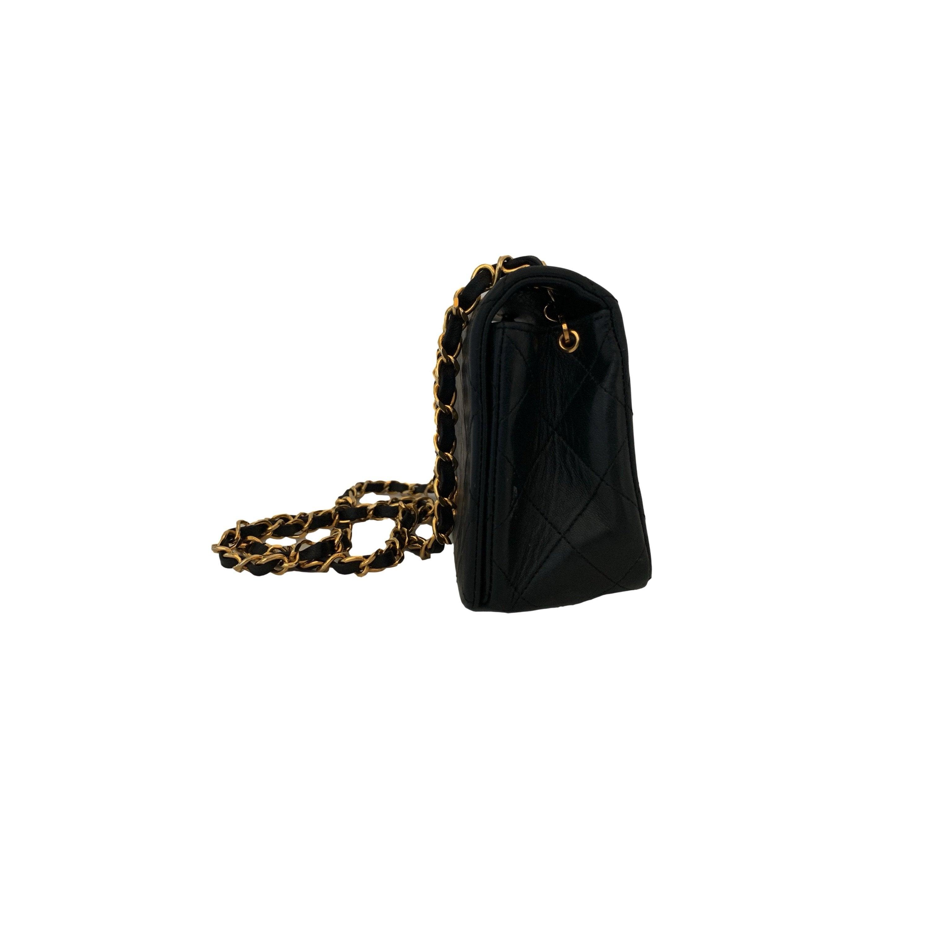 Vintage Chanel Black Horizontal Stitch Flap Bag – Treasures of NYC