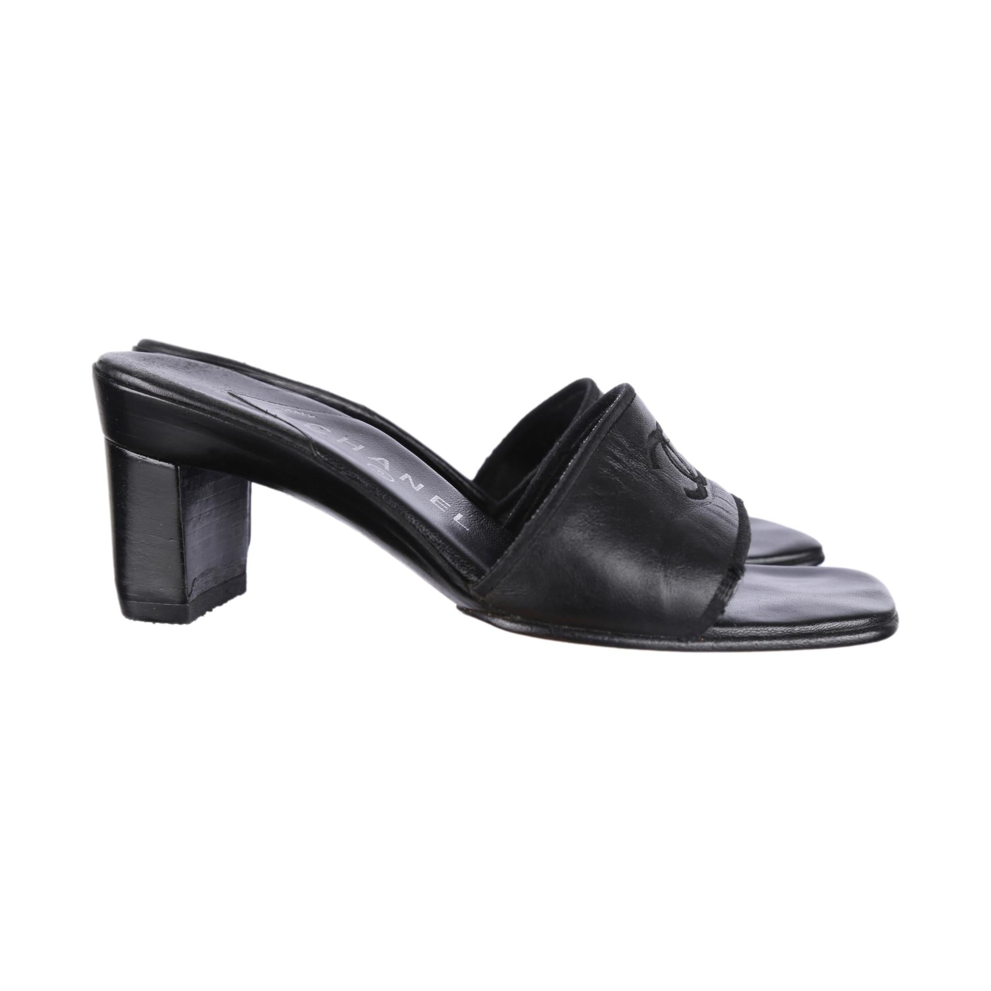 Leather mules & clogs Chanel Black size 36.5 EU in Leather - 36997553