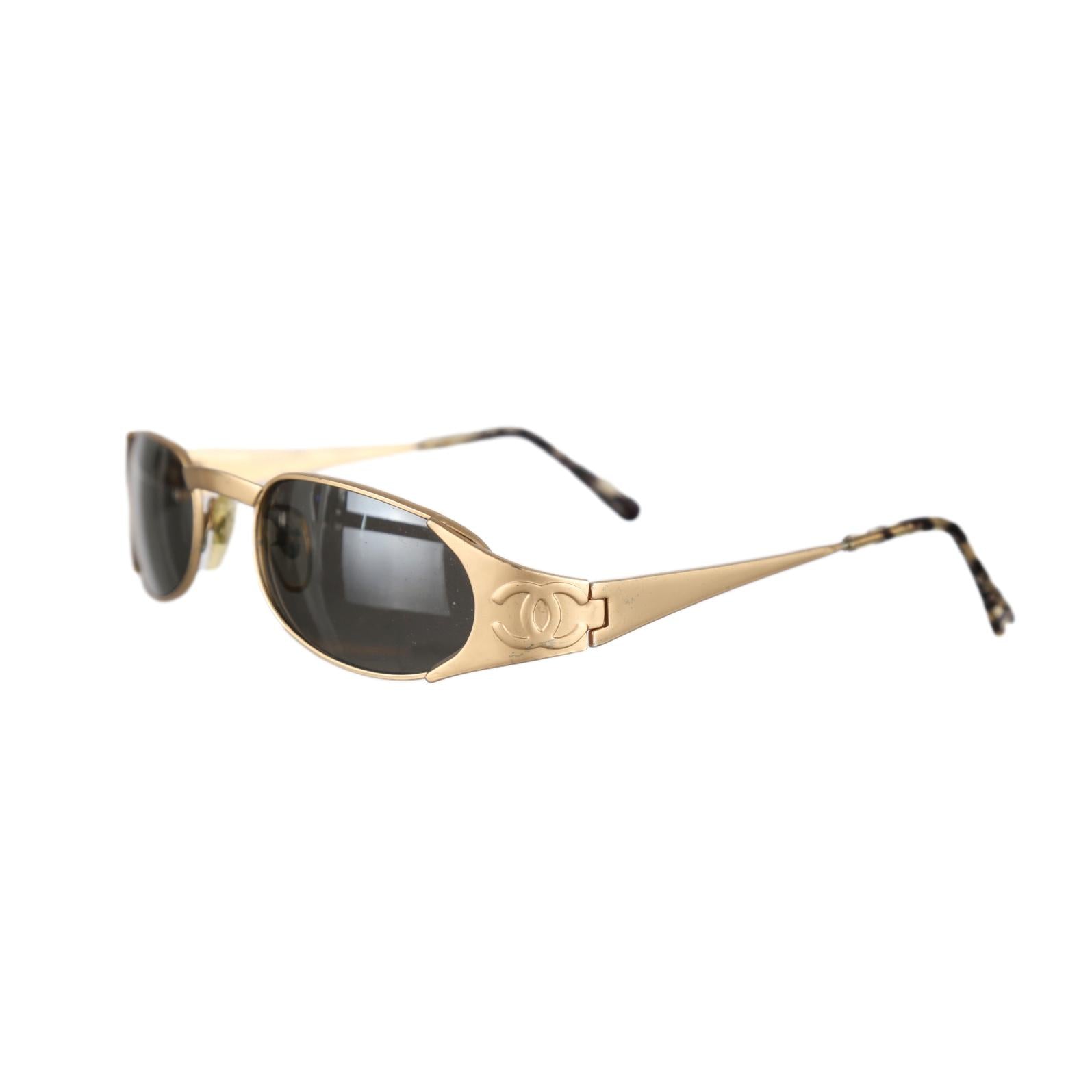CHANEL CC Gold Logo Sunglasses – PARYSEYE