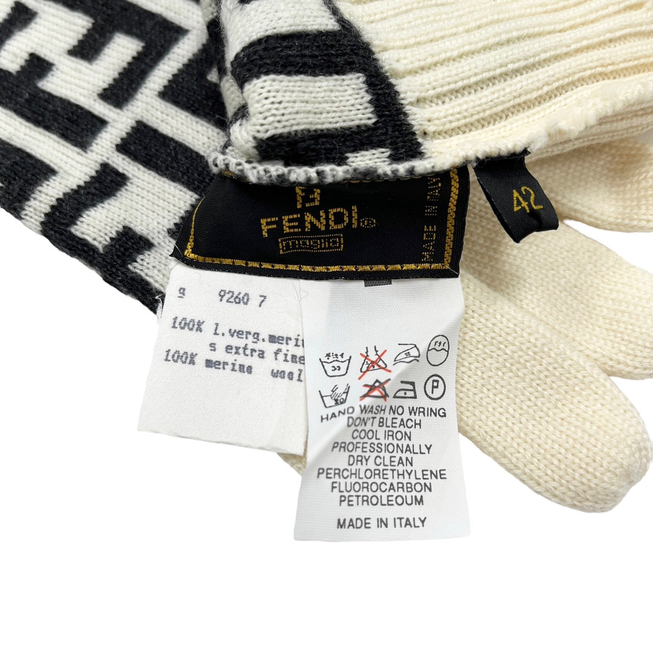 Fendi White Logo Wool Gloves